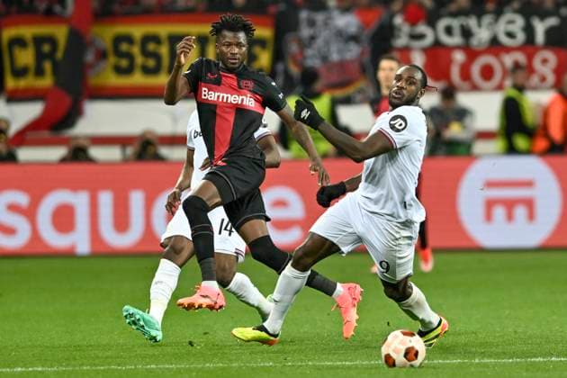 from left in duel Edmond Tapsoba 12, Bayer Leverkusen Michail Antonio 9, West Ham United 11 04 2024 Soccer Europa League, Bayer 04 Leverkusen vs West Ham United, BayArena, Leverkusen, NRW Germany Copyright: xpepphotox xHorstxMauelshagenx pep00321, pep_20240411_hm