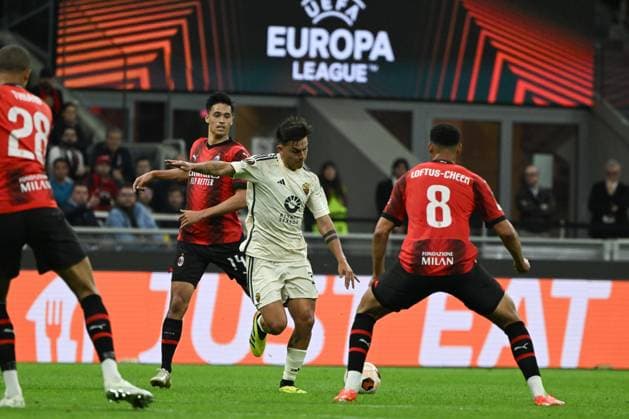 Paulo Dybala of AS Roma during the UEFA Europa League Semi finals first leg match between AC Milan and AS Roma on Avril 11, 2024 at Giuseppe Meazza San Siro Siro stadium in Milan, Italy. Credit: Tiziano Ballabio  Copyright: xTizianoxBallabio IPAxSportx xipax xx IPA_45067849 IPA_Agency_IPA45067849