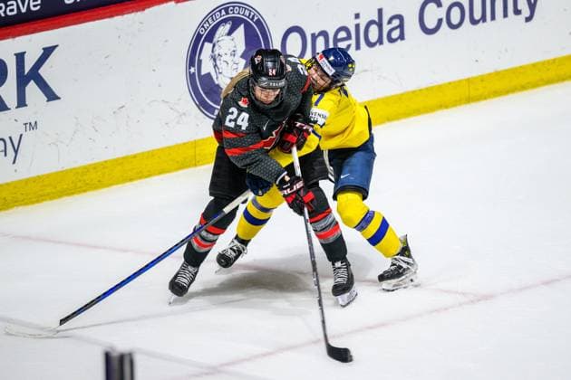 240411 Natalie Spooner of Canada and Mira Jungaker of Sweden during the 2024 IIHF Women s World Championship quarterfinal between Canada and Sweden on April 11, 2024 in Utica Photo Aron Broman BILDBYRAN COP 341 AM0047 ishockey ice hockey vm dam 2024 iihf womens world championship dam vm ishockey vm quarterfinal quarterfinal quarterfinals canada sverige sweden women canada day 9 bbeng  Copyright: ARONxBROMAN BB240411AM087