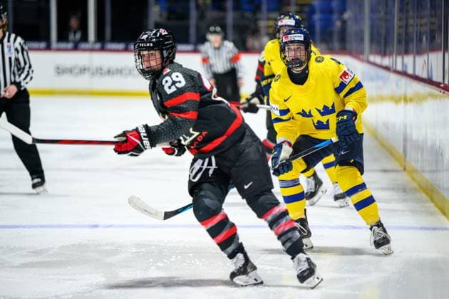 240411 Marie Philip Poulin of Canada and LinnÃ a Andersson of Sweden during the 2024 IIHF Women s World Championship quarterfinal between Canada and Sweden on April 11, 2024 in Utica Photo Aron Broman BILDBYRAN COP 341 AM0047 ishockey ice hockey vm dam 2024 iihf womens world championship dam vm ishockey vm quarterfinal quarterfinal quarterfinals canada sverige sweden women canada day 9 bbeng  Copyright: ARONxBROMAN BB240411AM117
