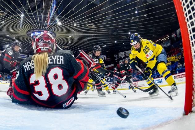 240411 Lina Ljungblom of Sweden scores a goal that is later disqualified during the 2024 IIHF Women s World Championship quarterfinal between Canada and Sweden on April 11, 2024 in Utica Photo Aron Broman BILDBYRAN COP 341 AM0047 ishockey ice hockey vm dam 2024 iihf womens world championship dam vm ishockey vm quarterfinal quarterfinal quarterfinals canada sverige sweden women canada day 9 bbeng  Copyright: ARONxBROMAN BB240411AM135