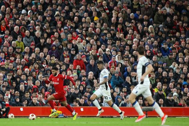 Liverpool, England, April 11th 2024: Joe Gomez (2 Liverpool) goes forward while receiving pressure from Gianluca Scamacca (90 Atalanta) during the UEFA Europa League game between Liverpool and Atalanta at Anfield in Liverpool, England (Alexander Canillas SPP) Copyright: xAlexanderxCanillasx xSPPx spp-en-AlCaSp-0V1A0407