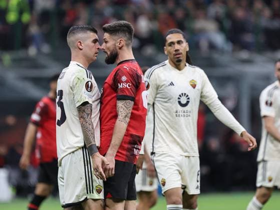 AC Milan v AS Roma: Quarter-Final First Leg - UEFA Europa League 2023 24 Gianluca Mancini and Olivier Giroud are competing during the Europa League 2023-2024 match between Milan and Roma in Milan, Italy, on April 11, 2024. Milano ITA Italy  Copyright: xLorisxRosellix originalFilename:roselli-milanvro240411_npC9J.jpg