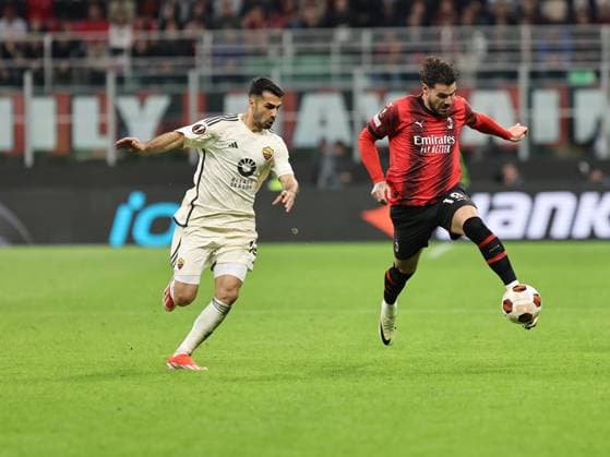 AC Milan v AS Roma: Quarter-Final First Leg - UEFA Europa League 2023 24 Theo Hernandez is playing in the Europa League 2023-2024 match between Milan and Roma in Milan, Italy, on April 11, 2024. Milano ITA Italy  Copyright: xLorisxRosellix originalFilename:roselli-milanvro240411_npW4K.jpg