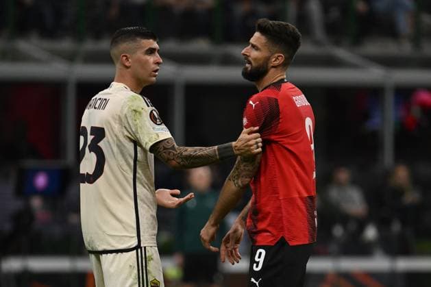 AC Milan v AS Roma: Quarter-Final First Leg - UEFA Europa League 2023 24 Gianluca Mancini of A.S. Roma and Olivier Giroud of A.C. Milan are competing during the UEFA Europa League Quarter-final First Leg match between A.C. Milan and A.S. Roma at Stadio Giuseppe Meazza in Milan, Italy, on April 11, 2024. Milan Italy Italy  Copyright: xDomenicoxCippitellix originalFilename:cippitelli-acmilanv240411_npvpJ.jpg