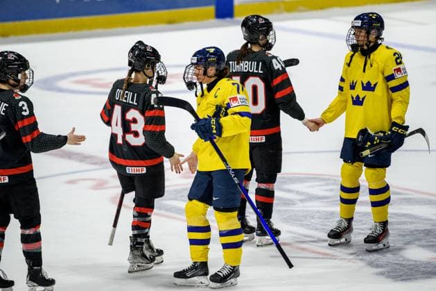 240411 Anna Kjellbin and Hanna Olsson of Sweden after the 2024 IIHF Women s World Championship quarterfinal between Canada and Sweden on April 11, 2024 in Utica Photo Aron Broman BILDBYRAN COP 341 AM0047 ishockey ice hockey vm dam 2024 iihf womens world championship dam vm ishockey vm quarterfinal quarterfinal quarterfinals canada sverige sweden women canada day 9 bbeng  Copyright: ARONxBROMAN BB240411AM141