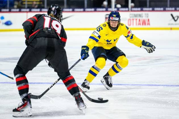 240411 Paula Bergström of Sweden during the 2024 IIHF Women s World Championship quarterfinal between Canada and Sweden on April 11, 2024 in Utica Photo Aron Broman BILDBYRAN COP 341 AM0047 ishockey ice hockey vm dam 2024 iihf womens world championship dam vm ishockey vm quarterfinal quarterfinal quarterfinals canada sverige sweden women canada day 9 bbeng  Copyright: ARONxBROMAN BB240411AM150
