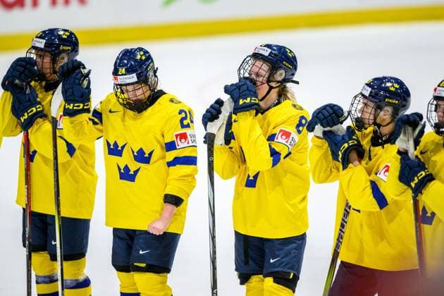 240411 Hilda Svensson of Sweden looks dejected after the 2024 IIHF Women s World Championship quarterfinal between Canada and Sweden on April 11, 2024 in Utica Photo Aron Broman BILDBYRAN COP 341 AM0047 ishockey ice hockey vm dam 2024 iihf womens world championship dam vm ishockey vm quarterfinal quarterfinal quarterfinals canada sweden sweden women canada day 9 bbeng depp  Copyright: ARONxBROMAN BB240411AM177