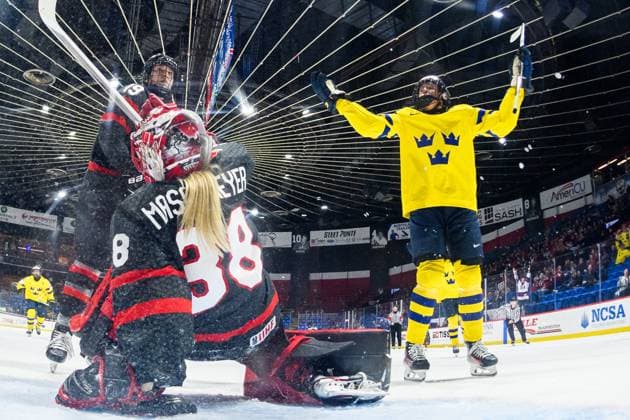240411 Hanna Olsson of Sweden reacts during the 2024 IIHF Women s World Championship quarterfinal between Canada and Sweden on April 11, 2024 in Utica Photo Aron Broman BILDBYRAN COP 341 AM0047 ishockey ice hockey vm dam 2024 iihf womens world championship dam vm ishockey vm quarterfinal quarterfinal quarterfinals canada sweden sweden women canada day 9 bbeng depp  Copyright: ARONxBROMAN BB240411AM180
