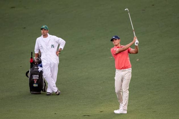240411 Ludvig Aberg of Sweden with his caddie Joe Skovron during the first round of the 2024 Masters Golf Tournament on April 11, 2024 in Augusta Photo Petter Arvidson BILDBYRAN kod PA PA0792 bbeng golf masters the masters Augusta us masters  Copyright: PETTERxARVIDSON BB240411PA167