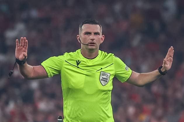 Lisbon Portugal, April 11th 2024: Referee Michael Oliver in action during the UEFA Europa League game between SL Benfica vs Olympique de Marseille at Estadio da Luz, Lisbon, Portugal (Joao Bravo SPP)  Copyright: xJoaoxBravoxx xSPPx spp-en-JoBr-JBF-6812