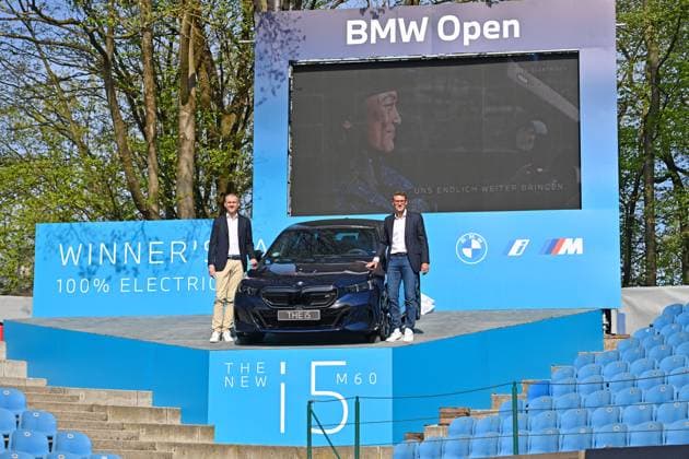 From left Christian Ach, Head of BMW Germany and Patrik Kuehnen, Tournament Director BMW Open at the unveiling of the winning car, a BMW I5 M60 Tennis BMW Open 2024 from 13 04 21 04 2024
