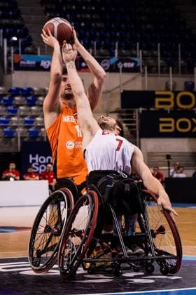 2024 IWBF Mens Repechage Kanda Netherlands 12 04 2024 Mattijs Bellers Netherlands, 11 on the ball, Vincent Dallaire Canada, 7 2024 IWBF Mens Repechage Kanda Netherlands, Azur Arena, Antibes Copyright: xBEAUTIFULxSPORTS Wunderlx
