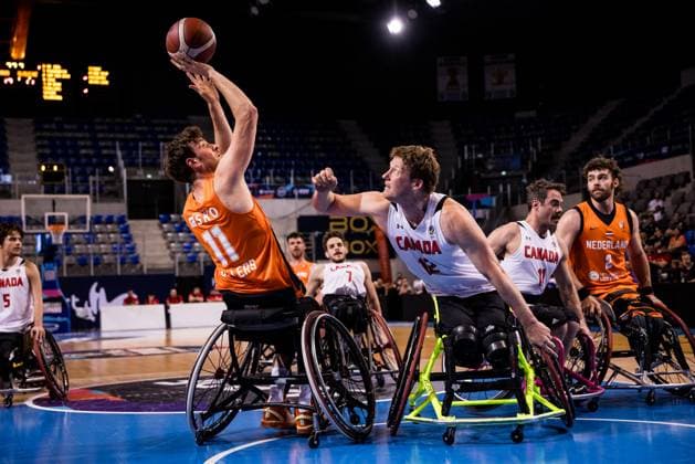 2024 IWBF Mens Repechage Kanda Netherlands 12 04 2024 Mattijs Bellers Netherlands, 11 on the ball, Patrick Anderson Canada, 12 2024 IWBF Mens Repechage Kanda Netherlands, Azur Arena, Antibes Copyright: xBEAUTIFULxSPORTS Wunderlx