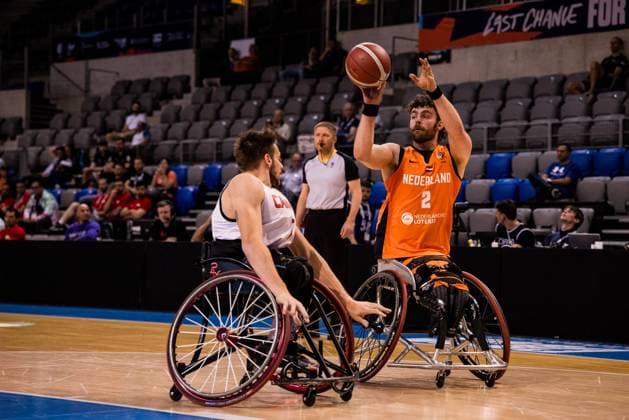 2024 IWBF Mens Repechage Kanda Netherlands 12 04 2024 Vincent Dallaire Canada, 7 , Mendel Op Den Orth Netherlands, 2 on the ball 2024 IWBF Mens Repechage Kanda Netherlands, Azur Arena, Antibes Copyright: xBEAUTIFULxSPORTS Wunderlx