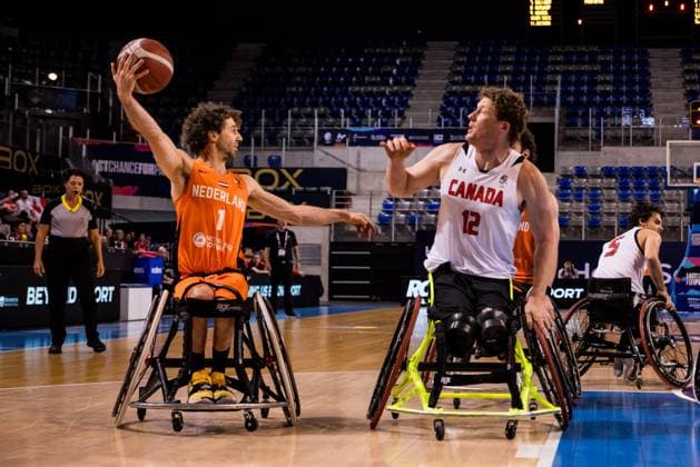 2024 IWBF Mens Repechage Kanda Netherlands 12 04 2024 Robin Poggenwisch Netherlands, 1 on the ball, Patrick Anderson Canada, 12 2024 IWBF Mens Repechage Kanda Netherlands, Azur Arena, Antibes Copyright: xBEAUTIFULxSPORTS Wunderlx