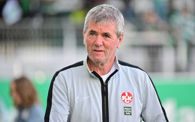 12 04 2024 Soccer Season 2023 2024 2 Soccer Bundesliga 29 Matchday SpVgg Greuther Fürth Kleeblatt 1 FC Kaiserslautern Lautern FCK Rote Teufel Sportfoto Zink MeZi xmexzix DFL regulations prohibit any use of photographs as image sequences and or quasi video only for editorial use Friedhelm Funkel Trainer 1 FC Kaiserslautern FCK