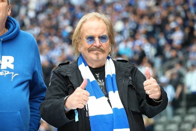 12 04 2024, xtgx, Soccer 2 Bundesliga, Hertha BSC Hansa Rostock emspor, v l Frank Zander Portrait, Portraet, Einzelbild DFL DFB REGULATIONS PROHIBIT ANY USE OF PHOTOGRAPHS as IMAGE SEQUENCES and or QUASI VIDEO Berlin