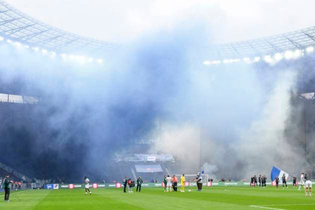 Pyro action, at the beginning of the match in the Rostock fan block, fog, smoke, fireworks, Hertha BSC FC Hansa Rostock, 2 Bundesliga, football, DFB, 2023 2024 season, 29 match day, Olympia Stadion Berlin, DFB DFL REGULATIONS PROHIBIT ANY USE OF PHOTOGRAPHS AS IMAGE SEQUENCES AND OR QUASI VIDEO, 12 04 2024, Copyright: HMBxMedia UwexKoch