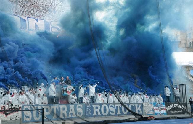 Pyrotechnics, Bengalos, fireworks, clouds of smoke from the Rostock Ultras delay the start of the game Sport Football Soccer DFL 2 Bundesliga Men 29 Matchday Season 2023 2024 12 04 2024 Hertha BSC Berlin vs FC Hansa Rostock DFL regulations prohibit any use of photographs as image sequences and or quasi video