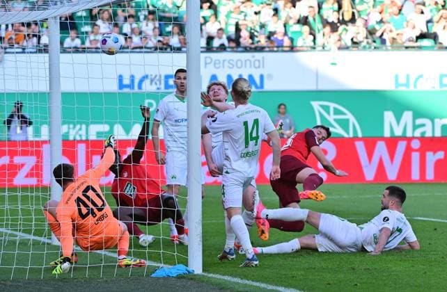 12 04 2024 Soccer Season 2023 2024 2 Soccer Bundesliga 29 Matchday SpVgg Greuther Fürth Kleeblatt 1 FC Kaiserslautern Lautern FCK Rote Teufel Sportfoto Zink MeZi xmexzix DFL regulations prohibit any use of photographs as image sequences and or quasi video only for editorial use Treffer Goal Goal shot to 0 1 by Jan Elvedi 33, 1 FC Kaiserslautern FCK