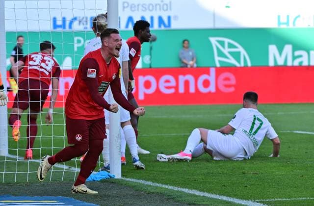 12 04 2024 Soccer Season 2023 2024 2 Soccer Bundesliga 29 Matchday SpVgg Greuther Fürth Kleeblatt 1 FC Kaiserslautern Lautern FCK Rote Teufel Sportfoto Zink MeZi xmexzix DFL regulations prohibit any use of photographs as image sequences and or quasi video only for editorial use Torjubel Jubel Freude nach Treffer Tor Torschuß zum 0 1 Marlon Ritter 7, 1 FC Kaiserslautern FCK