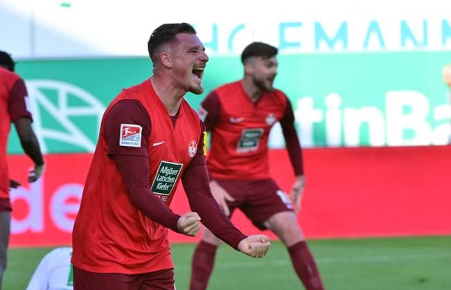 12 04 2024 Soccer Season 2023 2024 2 Soccer Bundesliga 29 Matchday SpVgg Greuther Fürth Kleeblatt 1 FC Kaiserslautern Lautern FCK Rote Teufel Sportfoto Zink MeZi xmexzix DFL regulations prohibit any use of photographs as image sequences and or quasi video only for editorial use Torjubel Jubel Freude nach Treffer Tor Torschuß zum 0 1 Marlon Ritter 7, 1 FC Kaiserslautern FCK