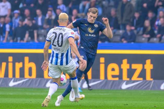 v l Marc Oliver Kempf Hertha BSC, 20 , Svante Ingelsson FC Hansa Rostock, 14 , duel, action, fight, Hertha BSC FC Hansa Rostock, 2 Bundesliga, football, DFB, season 2023 2024, 29 matchday, Olympia Stadion Berlin, DFB DFL REGULATIONS PROHIBIT ANY USE OF PHOTOGRAPHS AS IMAGE SEQUENCES AND OR QUASI VIDEO, 12 04 2024, Copyright: HMBxMedia UwexKoch