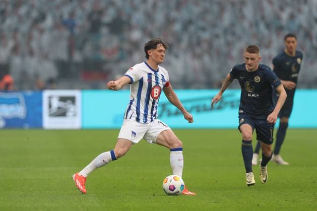 12 04 2024, xtgx, Soccer 2 Bundesliga, Hertha BSC Hansa Rostock emspor, v l Fabian Reese Hertha, 11 DFL DFB REGULATIONS PROHIBIT ANY USE OF PHOTOGRAPHS as IMAGE SEQUENCES and or QUASI VIDEO Berlin