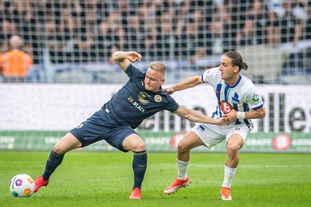2 Soccer Bundesliga, Hertha BSC vs Hansa Rostock Berlin, 12 04 2024 Kai Pröger FC Hansa Rostock, 9 , Michal Karbownik Hertha BSC, 6 2 Soccer Bundesliga, Hertha BSC vs Hansa Rostock, Olympiastadion, Berlin, 12 04 2024 DFL REGULATIONS PROHIBIT ANY USE OF PHOTOGRAPHS AS IMAGE SEQUENCES AND OR QUASI VIDEO Copyright: xBEAUTIFULxSPORTS LucianoxLimax