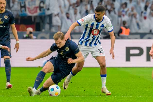 v l Svante Ingelsson FC Hansa Rostock, 14 , Aymen Barkok Hertha BSC, 18 , duel, action, fight, Hertha BSC FC Hansa Rostock, 2 Bundesliga, football, DFB, season 2023 2024, 29 matchday, Olympia Stadion Berlin, DFB DFL REGULATIONS PROHIBIT ANY USE OF PHOTOGRAPHS AS IMAGE SEQUENCES AND OR QUASI VIDEO, 12 04 2024, Copyright: HMBxMedia UwexKoch