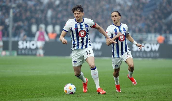 Fabian Reese, Michal Karbownik single image cropping action sports football soccer DFL 2 Bundesliga men 29 matchday season 2023 2024 12 04 2024 Hertha BSC Berlin vs FC Hansa Rostock DFL regulations prohibit any use of photographs as image sequences and or quasi video