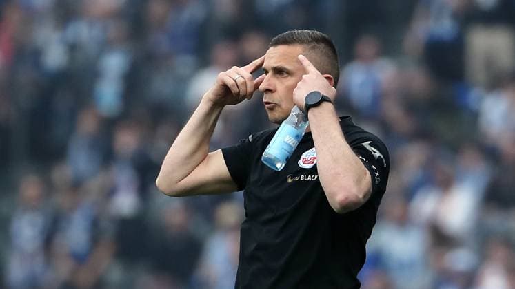 Coach Mersad Selimbegovic pointing, gesturing action upper body Sports Football Soccer DFL 2 Bundesliga Men 29 Matchday Season 2023 2024 12 04 2024 Hertha BSC Berlin vs FC Hansa Rostock DFL regulations prohibit any use of photographs as image sequences and or quasi video