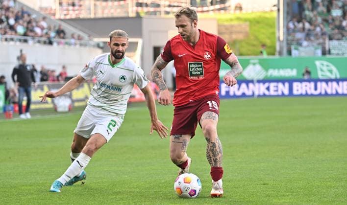 12 04 2024 Soccer Season 2023 2024 2 Soccer Bundesliga 29 Matchday SpVgg Greuther Fürth Kleeblatt 1 FC Kaiserslautern Lautern FCK Rote Teufel Sportfoto Zink xwoxzix DFL regulations prohibit any use of photographs as image sequences and or quasi video only for editorial use Simon Asta 2, SpVgg Greuther Fürth Tymoteusz Puchacz 15, 1 FC Kaiserslautern FCK