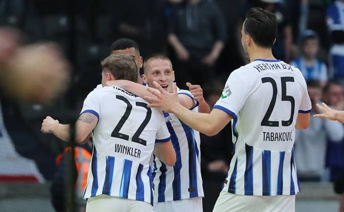 Palko Dardai cheers after 1 0 with Marten Winkler, Haris Tabakovic joy emotion jubilation Sport Football Soccer DFL 2 Bundesliga Men 29 Matchday Season 2023 2024 12 04 2024 Hertha BSC Berlin vs FC Hansa Rostock DFL regulations prohibit any use of photographs as image sequences and or quasi video