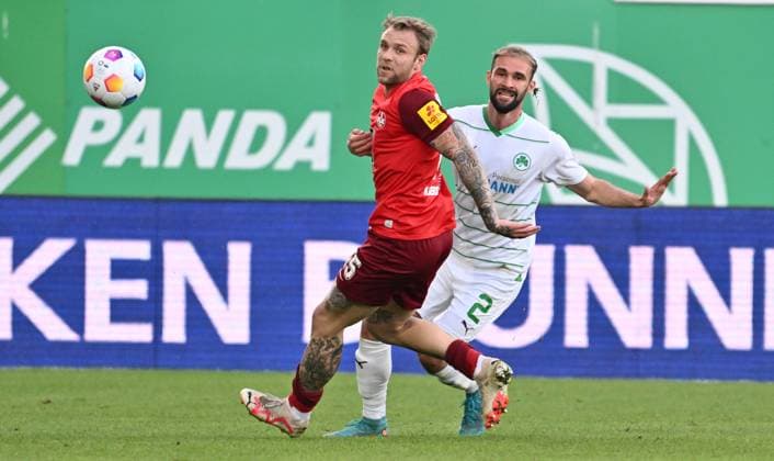 12 04 2024 Soccer Season 2023 2024 2 Soccer Bundesliga 29 Matchday SpVgg Greuther Fürth Kleeblatt 1 FC Kaiserslautern Lautern FCK Rote Teufel Sportfoto Zink xwoxzix DFL regulations prohibit any use of photographs as image sequences and or quasi video only for editorial use Tymoteusz Puchacz 15, 1 FC Kaiserslautern FCK Simon Asta 2, SpVgg Greuther Fürth