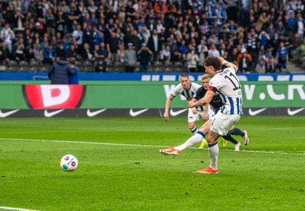 Soccer, Men, Season 2023 2024, 2 Bundesliga 29 Matchday , Hertha BSC F C Hansa Rostock, Fabian Reese Hertha BSC scores the goal to make it 2 0, 12 04 2024, Copyright: xSebastianxRäppold MatthiasxKochx