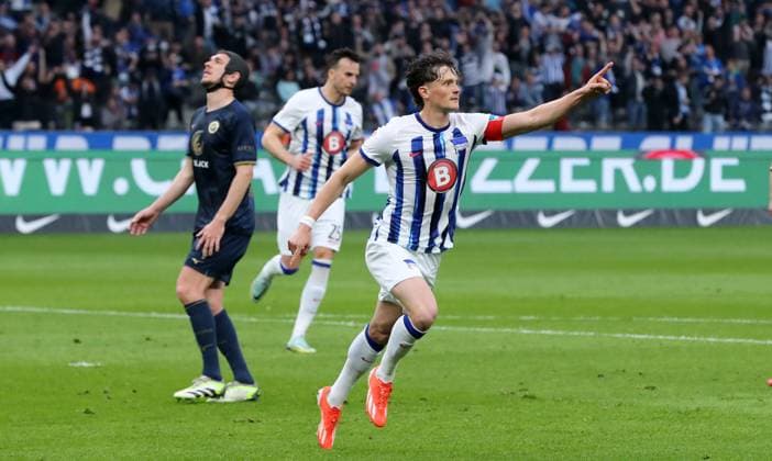 Fabian Reese cheers after 2 0 joy emotion jubilation sport soccer soccer DFL 2 Bundesliga men 29 matchday season 2023 2024 12 04 2024 Hertha BSC Berlin vs FC Hansa Rostock DFL regulations prohibit any use of photographs as image sequences and or quasi video