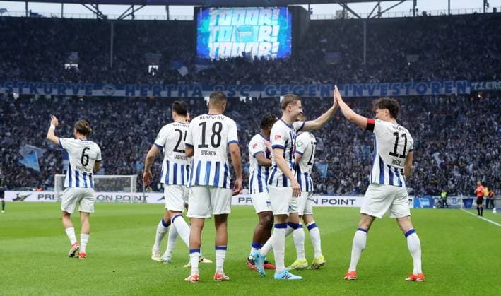 re Fabian Reese cheers after 2 0 joy emotion jubilation sport soccer soccer DFL 2 Bundesliga men 29 matchday season 2023 2024 12 04 2024 Hertha BSC Berlin vs FC Hansa Rostock DFL regulations prohibit any use of photographs as image sequences and or quasi video