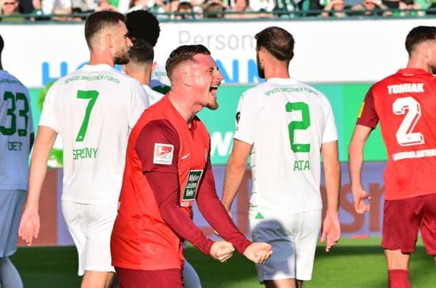 12 04 2024 Soccer Season 2023 2024 2 Soccer Bundesliga 29 Matchday SpVgg Greuther Fürth Kleeblatt 1 FC Kaiserslautern Lautern FCK Rote Teufel Sportfoto Zink MeZi xmexzix DFL regulations prohibit any use of photographs as image sequences and or quasi video only for editorial use Torjubel Jubel Freude nach Treffer Tor Torschuß zum 0 1 Marlon Ritter 7, 1 FC Kaiserslautern FCK