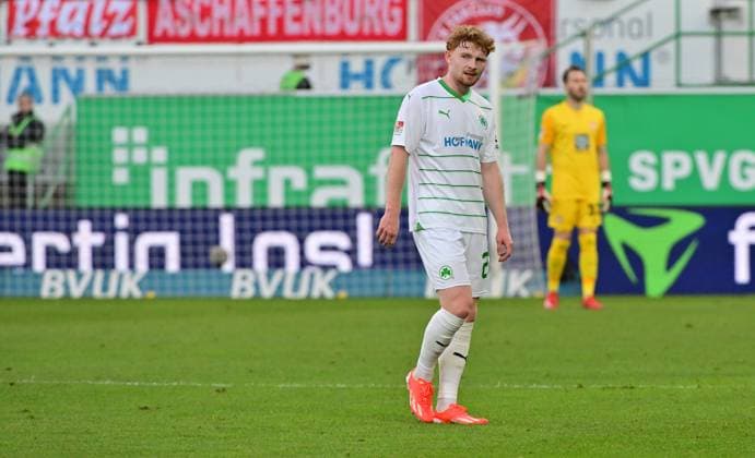 12 04 2024 Soccer Season 2023 2024 2 Soccer Bundesliga 29 Matchday SpVgg Greuther Fürth Kleeblatt 1 FC Kaiserslautern Lautern FCK Rote Teufel Sportfoto Zink MeZi xmexzix DFL regulations prohibit any use of photographs as image sequences and or quasi video only for editorial use Robert Wagner 22, SpVgg Greuther Fürth disappointed disappointment