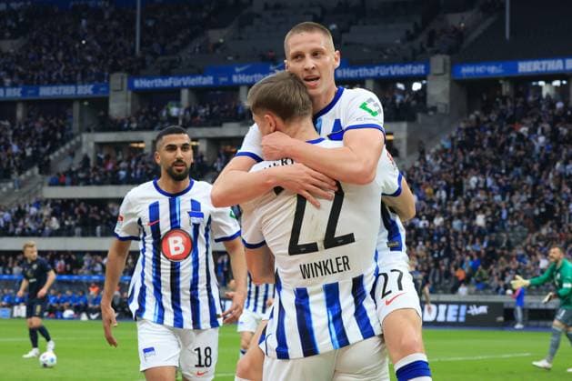 DEU, DFL, 2 FBL, Hertha BSC vs Hansa Rostock, 12 04 2024, Berliner Olympiastadion, Berlin, DEU, DFL, 2 FBL, Hertha BSC vs Hansa Rostock, im Bild 1 0 durch Palko Dardai Hertha BSC Berlin 27 , Marten Winkler Hertha BSC Berlin 22 , Aymen Barkok Hertha BSC Berlin 18 DFL regulations prohibit any use of Photographs as image sequences and or quasi video Foto Juergen Engler nordphoto GmbH nordphotoxGmbHx xEngler nph00076