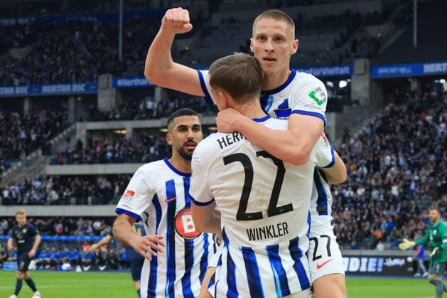 DEU, DFL, 2 FBL, Hertha BSC vs Hansa Rostock, 12 04 2024, Berliner Olympiastadion, Berlin, DEU, DFL, 2 FBL, Hertha BSC vs Hansa Rostock, im Bild 1 0 durch Palko Dardai Hertha BSC Berlin 27 , Marten Winkler Hertha BSC Berlin 22 , Aymen Barkok Hertha BSC Berlin 18 DFL regulations prohibit any use of Photographs as image sequences and or quasi video Foto Juergen Engler nordphoto GmbH nordphotoxGmbHx xEngler nph00076