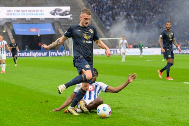 v l Nico Neidhart FC Hansa Rostock, 07 , Deyovaisio Zeefuik Hertha BSC, 34 , duel, action, fight, Hertha BSC FC Hansa Rostock, 2 Bundesliga, football, DFB, season 2023 2024, 29 matchday, Olympia Stadion Berlin, DFB DFL REGULATIONS PROHIBIT ANY USE OF PHOTOGRAPHS AS IMAGE SEQUENCES AND OR QUASI VIDEO, 12 04 2024, Copyright: HMBxMedia UwexKoch