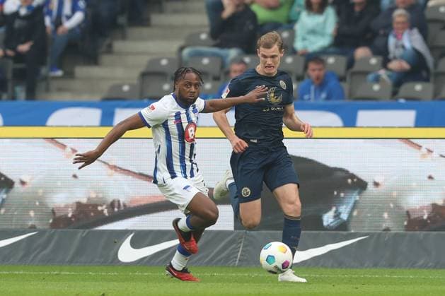 12 04 2024, xtgx, Football 2 Bundesliga, Hertha BSC Hansa Rostock emspor, v l Deyovaisio Zeefuik Hertha, 34 , Svante Ingelsson Rostock, 14 duel, duel, fight, tackle DFL DFB REGULATIONS PROHIBIT ANY USE OF PHOTOGRAPHS as IMAGE SEQUENCES and or QUASI VIDEO Berlin