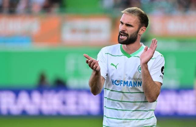 12 04 2024 Soccer Season 2023 2024 2 Soccer Bundesliga 29 Matchday SpVgg Greuther Fürth Kleeblatt 1 FC Kaiserslautern Lautern FCK Rote Teufel Sportfoto Zink MeZi xmexzix DFL regulations prohibit any use of photographs as image sequences and or quasi video only for editorial use Simon Asta 2, SpVgg Greuther Fürth
