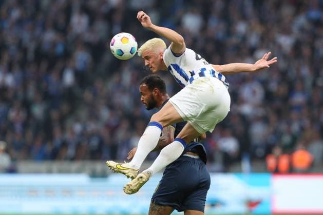 12 04 2024, xtgx, Football 2 Bundesliga, Hertha BSC Hansa Rostock emspor, v l Junior Brumado Rostock, 49 , Marc Oliver Kempf Hertha, 20 duel, duel, fight, tackle DFL DFB REGULATIONS PROHIBIT ANY USE OF PHOTOGRAPHS as IMAGE SEQUENCES and or QUASI VIDEO Berlin
