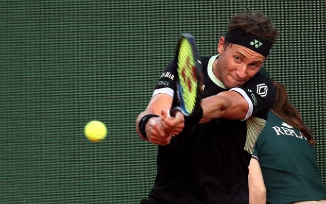 ROLEX MC MASTERS HUMBERT RUUD PHOTOPQR NICE MATIN Jean François Ottonello ; Roquebrune-Cap-Martin ; 12 04 2024 ; Rolex Monte-Carlo Masters - quart de finale - Ugo Humbert (FRA en rouge) vs Casper Ruud (NOR en noir) Roquebrune-Cap-Martin France  Copyright: xPHOTOPQR NICExMATIN MAXPPPxJeanxFrançoisxOttonellox 20240412NIM5955 20240412NIM5955
