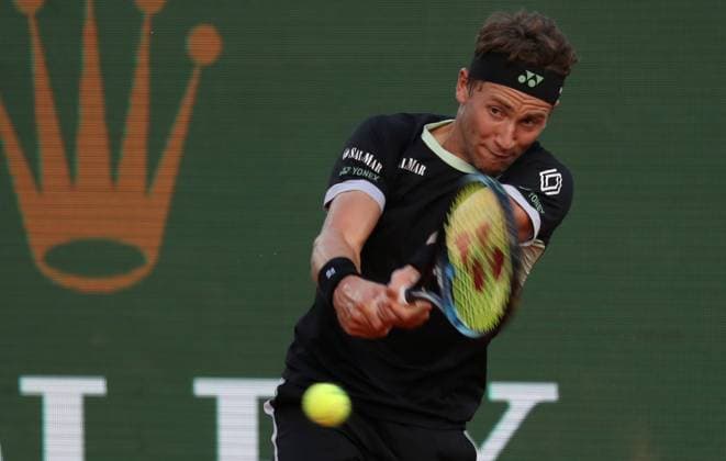 ROLEX MC MASTERS HUMBERT RUUD PHOTOPQR NICE MATIN Jean François Ottonello ; Roquebrune-Cap-Martin ; 12 04 2024 ; Rolex Monte-Carlo Masters - quart de finale - Ugo Humbert (FRA en rouge) vs Casper Ruud (NOR en noir) Roquebrune-Cap-Martin France  Copyright: xPHOTOPQR NICExMATIN MAXPPPxJeanxFrançoisxOttonellox 20240412NIM5959 20240412NIM5959