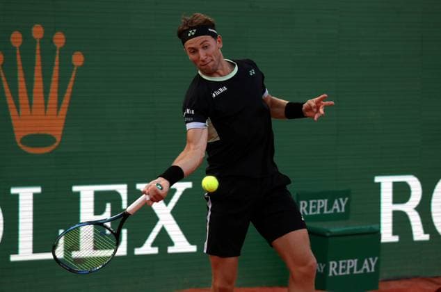 ROLEX MC MASTERS HUMBERT RUUD PHOTOPQR NICE MATIN Jean François Ottonello ; Roquebrune-Cap-Martin ; 12 04 2024 ; Rolex Monte-Carlo Masters - quart de finale - Ugo Humbert (FRA en rouge) vs Casper Ruud (NOR en noir) Roquebrune-Cap-Martin France  Copyright: xPHOTOPQR NICExMATIN MAXPPPxJeanxFrançoisxOttonellox 20240412NIM5961 20240412NIM5961
